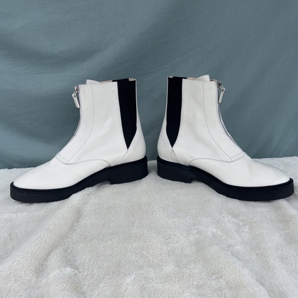 GUC STUART WEITZMAN Lodge Zip Leather Bootie in White Size 8B **defects** Moto - Picture 2 of 11